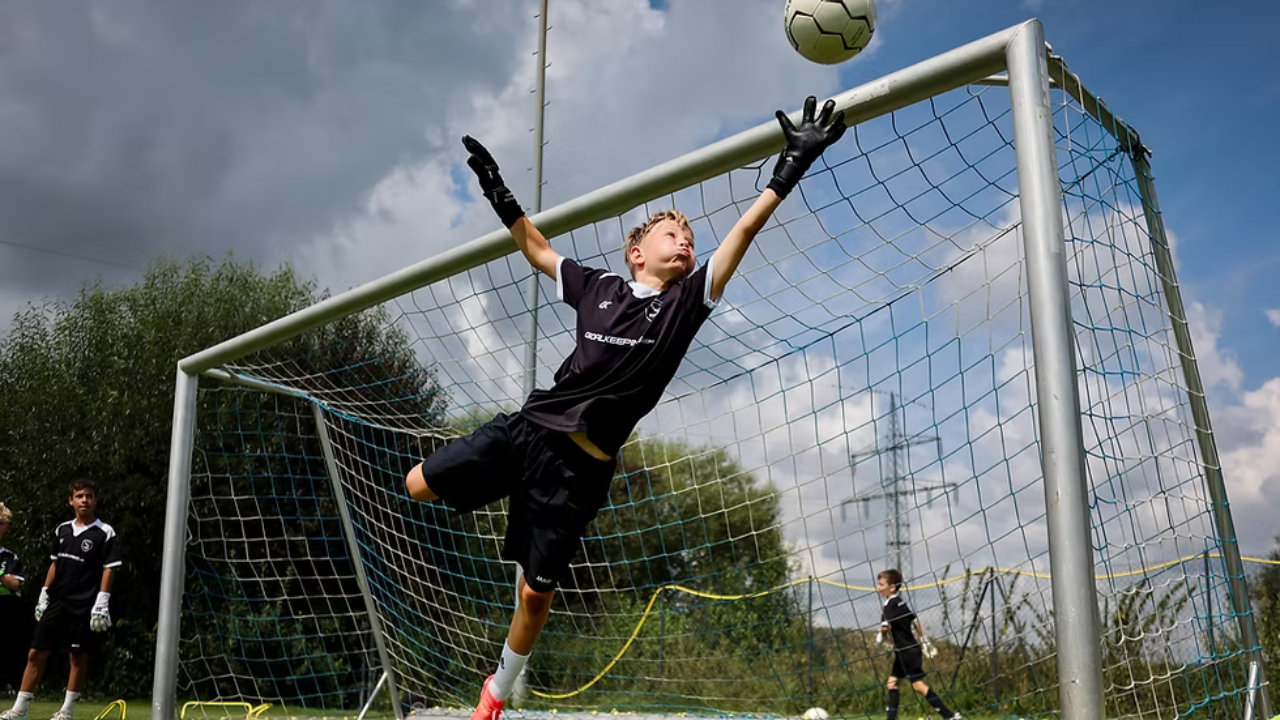 Meta Title: Elite Goalkeepers: Reflex and Tactical Innovation